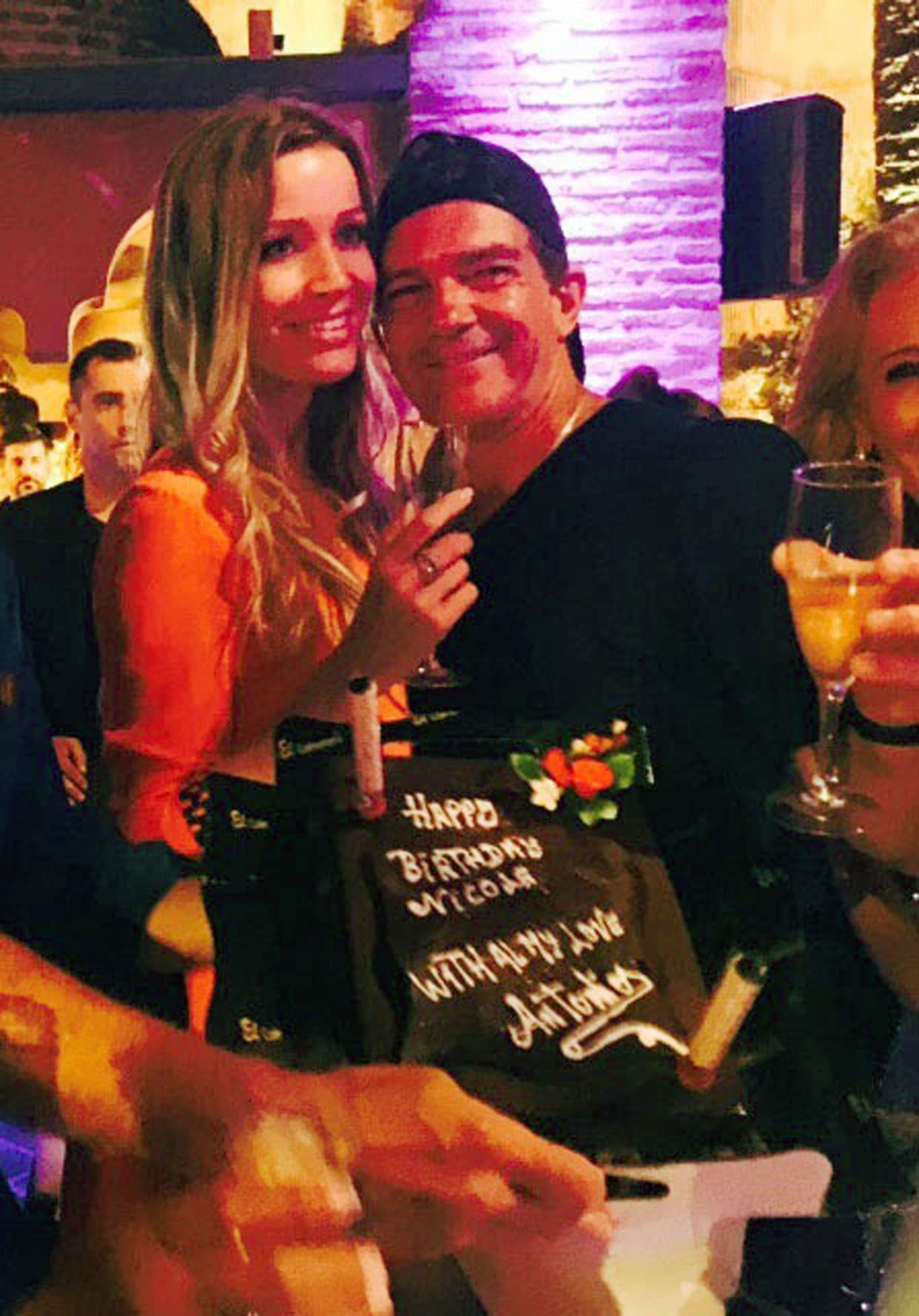 Antonio dedicó un brindis a su novia.