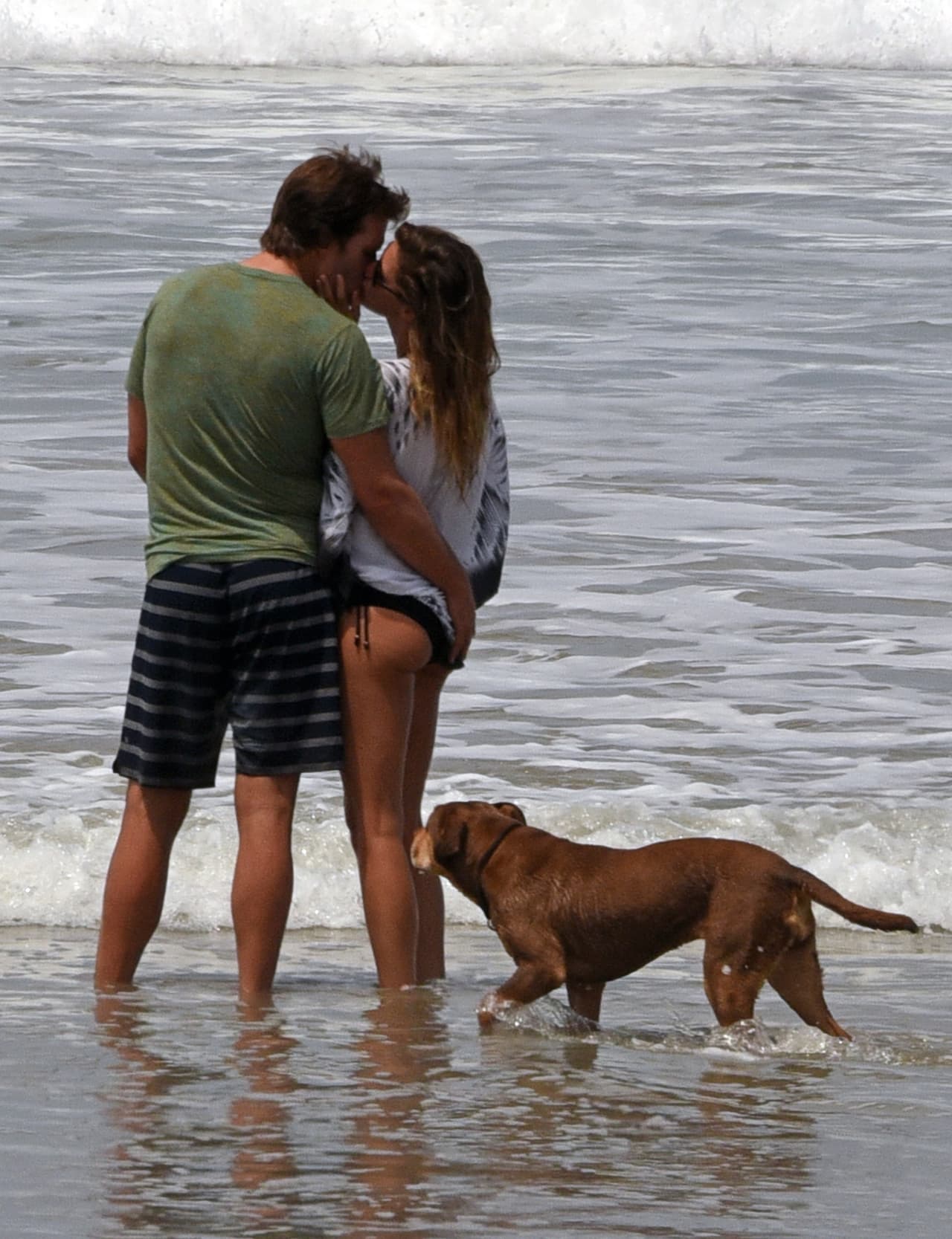 Gisele no puso resistencia.