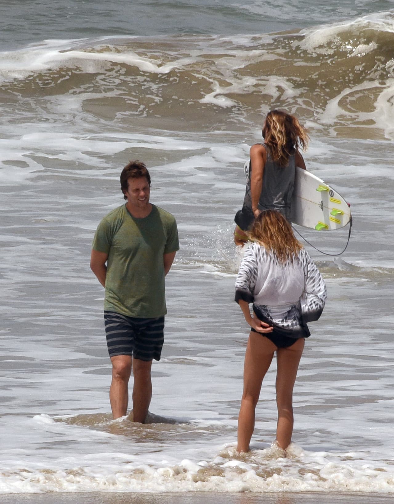 Se divirtieron en las olas del mar.