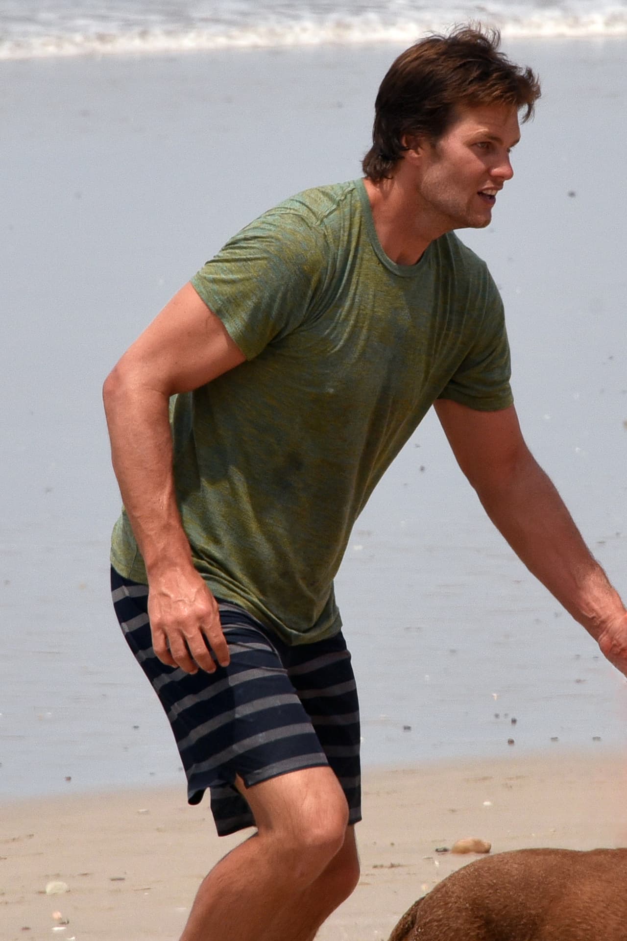 Tom lució muy casual.