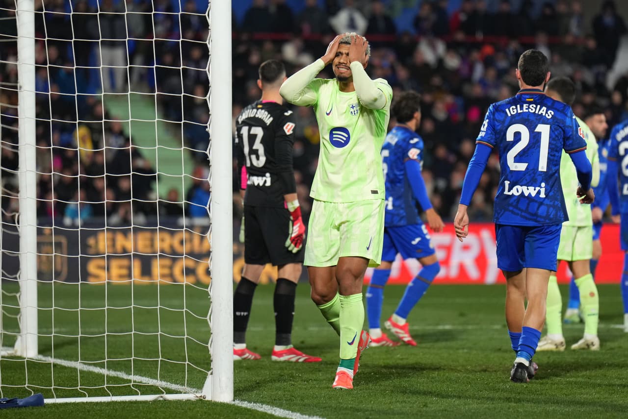 Barcelona hace lo posible... por dejar ir LaLiga y desaprovecha derrota del Atlético