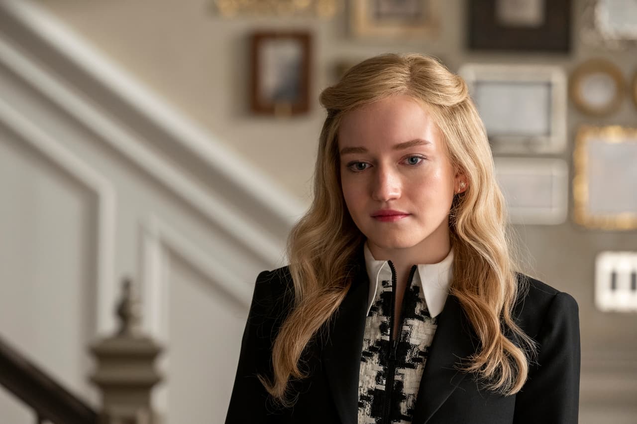 Julia Garner como Anna Delvey
