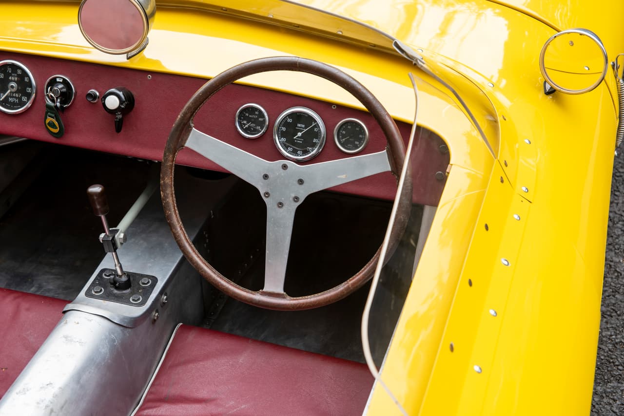 <b><u>Lotus Eleven (1956-1957)</u></b>
<br>Designado como el único modelo de Lotus disponible para 1956, ofrecieron 3 versiones (Le Mans, Club y Sport) para acomodarse mejor al uso que le darían los compradores.