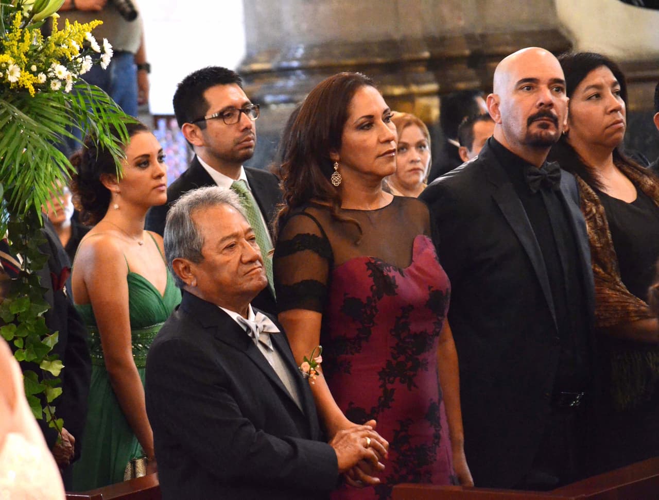 "Me decía: 
<b>'Quiero casarme contigo por la iglesia'</b>, pero fue de esos planes de esta vida que no se nos hizo", contó al show mexicano.
<br>