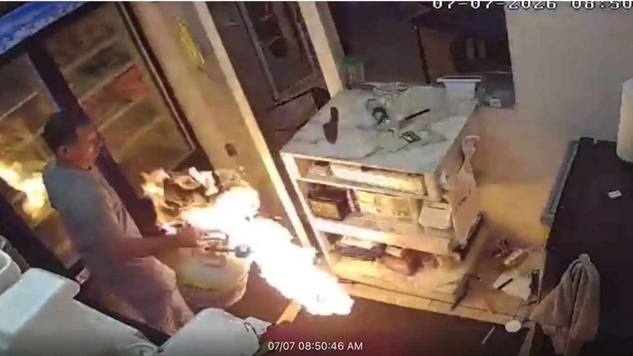 "¡Suelte el cuchillo!": así terminó el intento de incendiar un restaurante en Tampa
