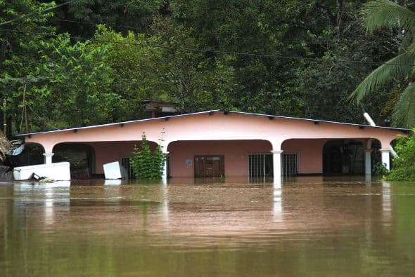 Con este desbordamiento en la provincia de Darién, los pueblos cercanos se han inundado.