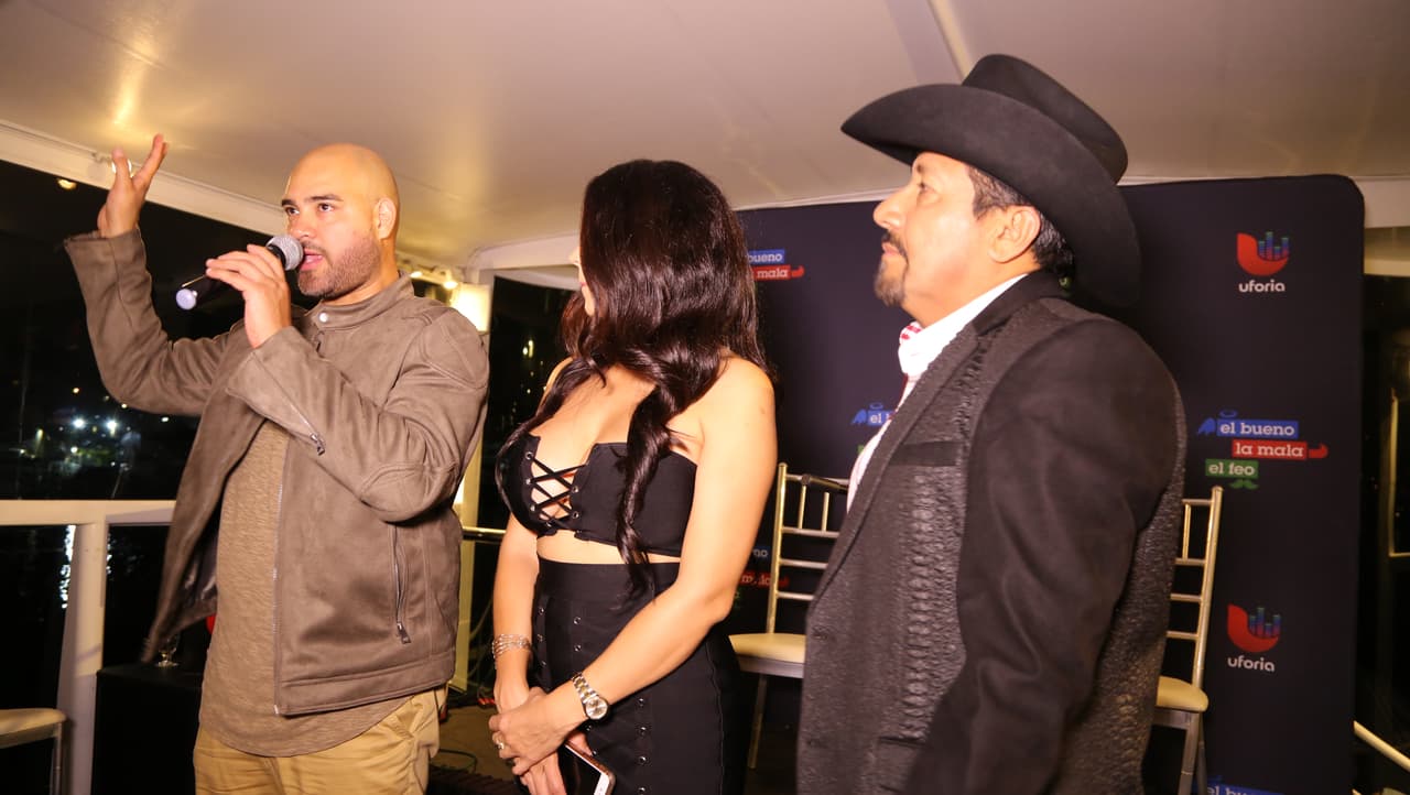 Raúl 'El Pelón', Carla Medrano y El Feo premiaron a sus oyentes con una noche inolvidable al lado de Calibre 50 en un bote privado.