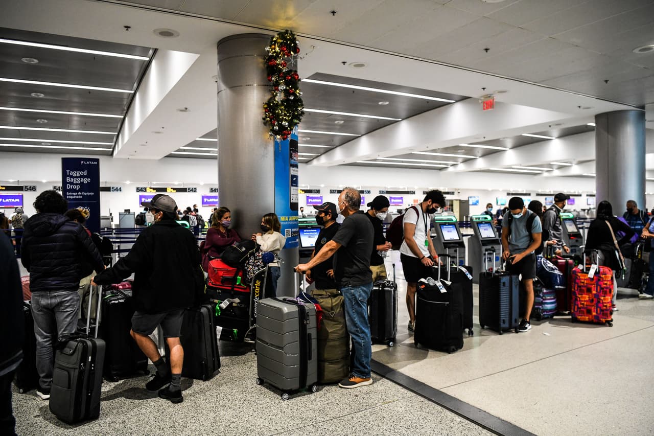 Y 3 horas de anticipación para vuelos nacionales. 
<br>