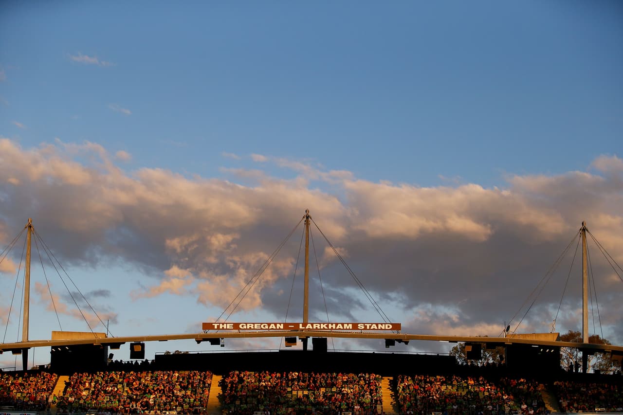 En Canberra, el único estadio con cancha rectangular tiene capacidad para 25 mil asistentes y ahí el plan precisaba la construcción de uno nuevo.