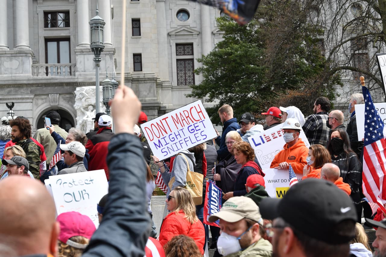 "A menos que tengamos el virus bajo control, la recuperación real económicamente no va a suceder", dijo el Dr. Anthony Fauci, del Instituto Nacional de Alergias y Enfermedades Infecciosas.
<br>
<br>Los funcionarios de salud dicen que controlar el coronavirus depende mucho del rastreo de contactos.