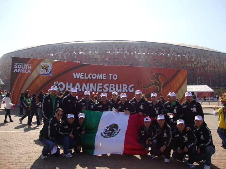 En 2010 la banda llevó nuevamente la música mexicana a otro mundial, esta vez se fueron hasta Sudáfrica para apoyar al 'Tri'.