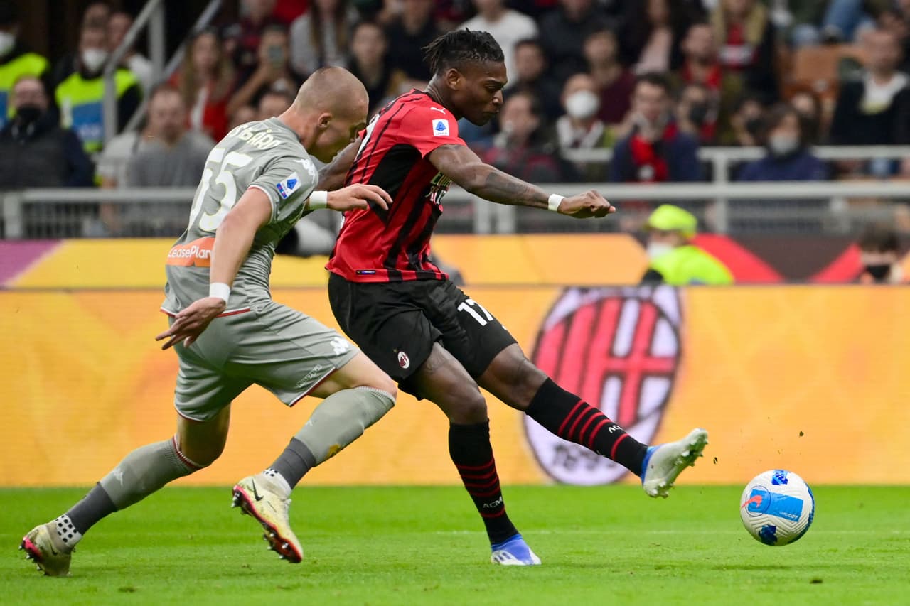 Milan derrotó 2-0 al Genoa del mexicano Johan Vásquez en la Jornada 33 con tantos de Rafael Leao y Junior Messias.