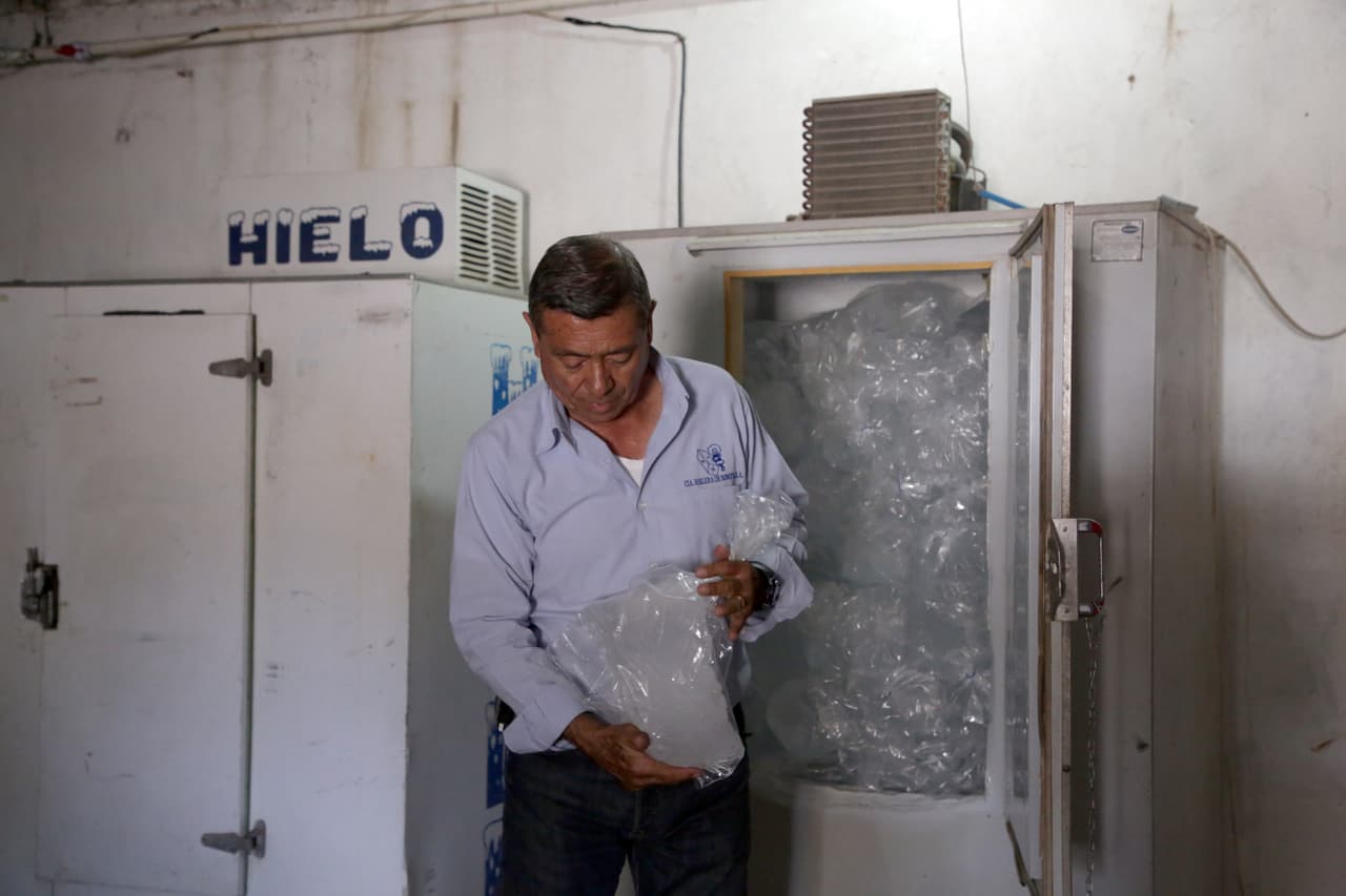 Según cuenta, los departamentos de salud tienen edificios de buena calidad, como donde se encuentra ubicado el Centro de Salud Rural que no operan porque “tenemos puros pasantes, un doctor que no tiene medicamentos y que no tiene apoyo de la autoridad municipal”.