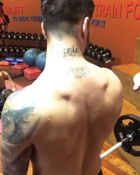 ¿Reconoces esa espalda y sus tatuajes?