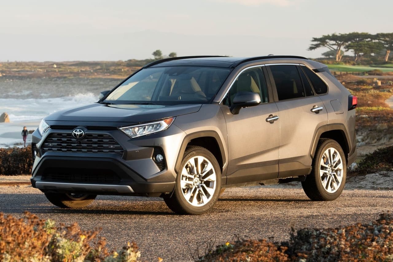 <h3 class="cms-H3-H3"><b>Toyota RAV4</b></h3>
<br>
<br>
<b>Tiempo promedio que pasa en los concesionarios antes de venderse: </b>21.9 días
<br>
<br>
<b>Precio de venta promedio:</b> 30,729 dólares