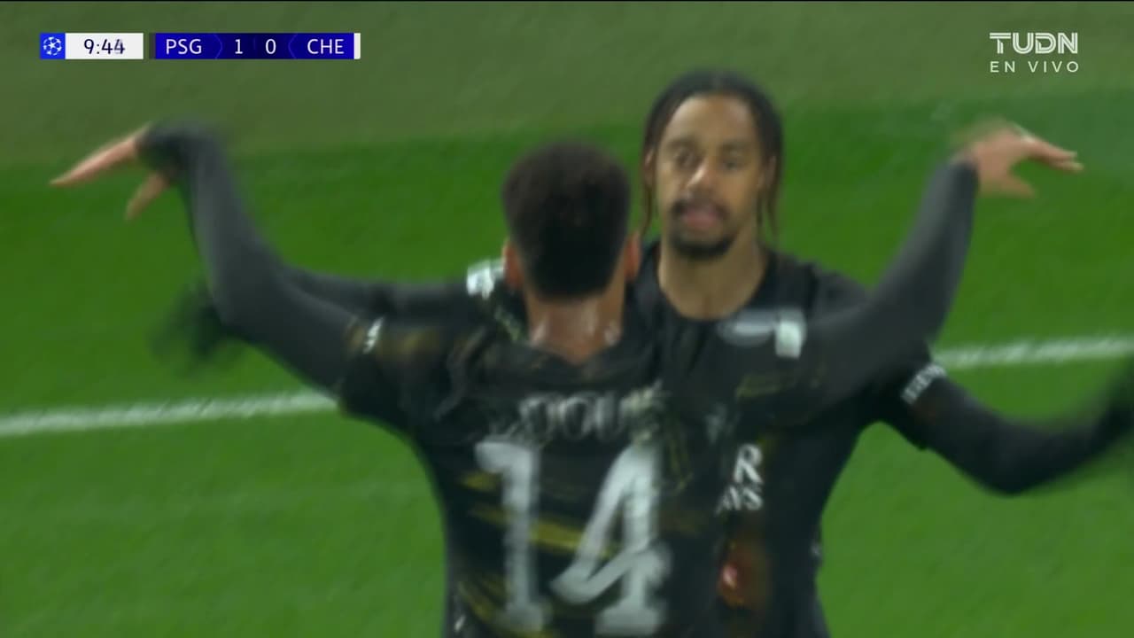 ¡Golazo de Barcola! Zurdazo letal para abrir el marcador frente al Chelsea