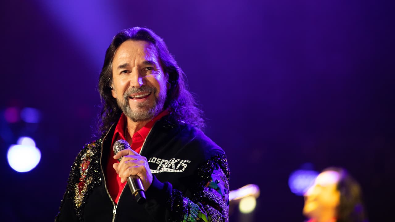 “La esencia de las canciones de Los Bukis es el romanticismo, así que no fue una sorpresa que el concierto de más de dos horas fuera una oda de amor”, destacó la revista Billboard.
