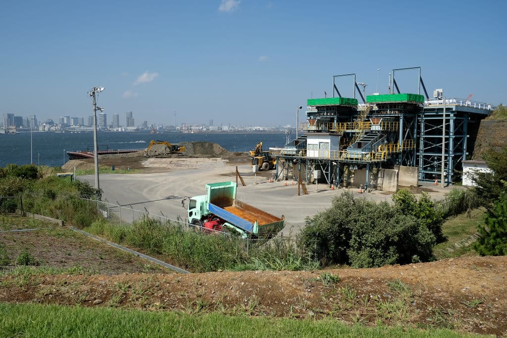 Los organizadores trabajan intensamente en las obras en construcción en la capital japonesa.