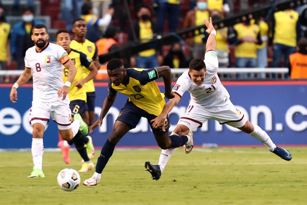 Piero Hincapie anotó el único tanto del encuentro en la victoria 1-0 de Ecuador sobre Venezuela.