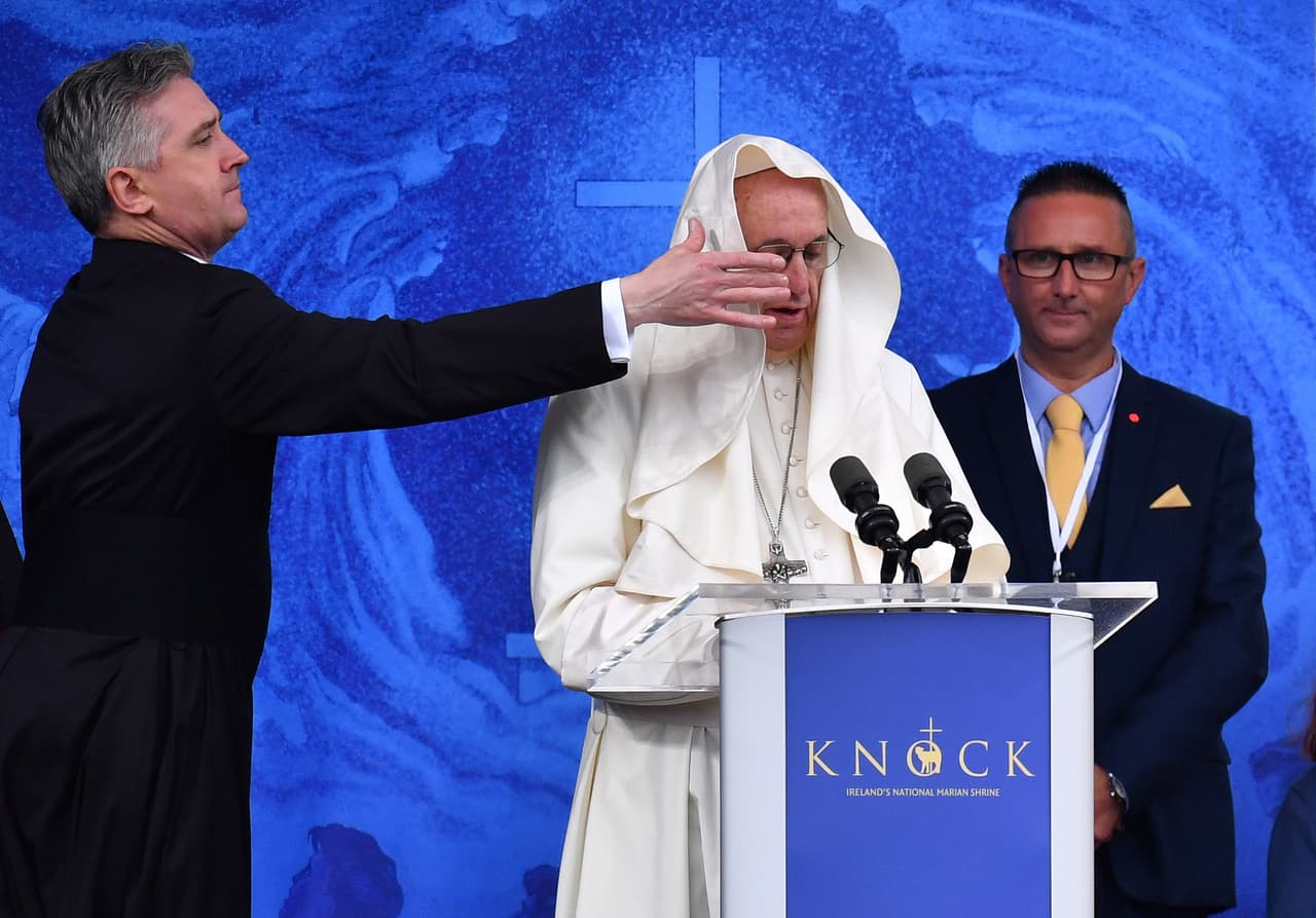 Exnuncio acusa al Papa de encubrir abusos sexuales del clero y le pide que renuncie