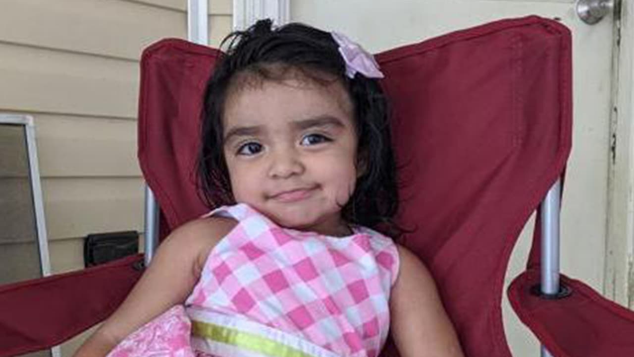 “Desde junio no tengo dónde vivir, me he quedado con algunos amigos, pero con cuatro hijos es mucho para una persona, no me he podido quedar mucho tiempo”, dijo en su momento la madre.
<br>