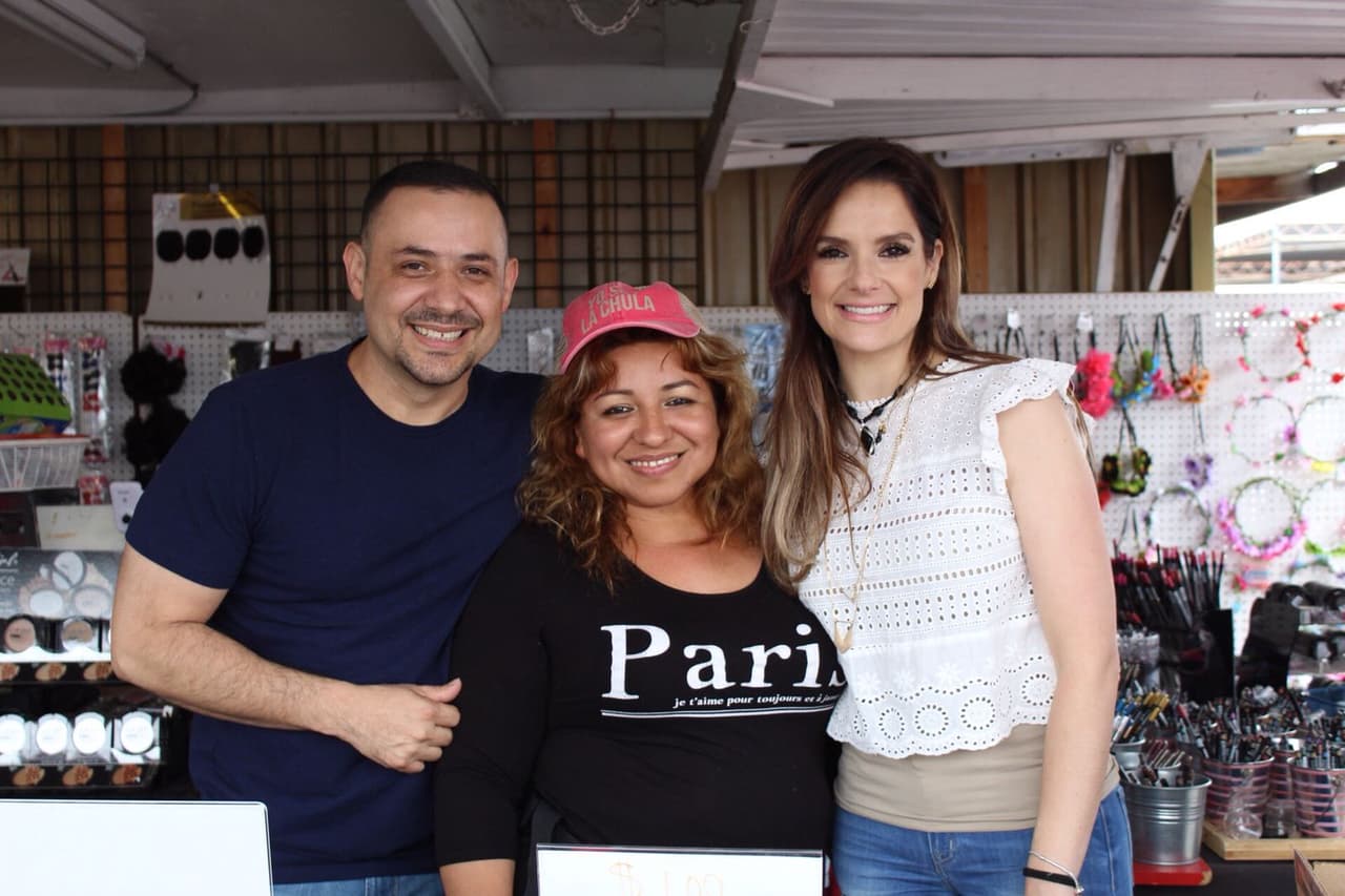 Los vendedores de la pulga en San José se alegraron mucho con la visita y disfrutaron de la presencia de La Chula y La Bestia. 
<br>