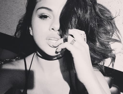 Tan bella... Selena es un monumento de mujer.