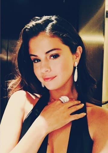 Y a la par de la música, combina su gran pasión con la actuación.