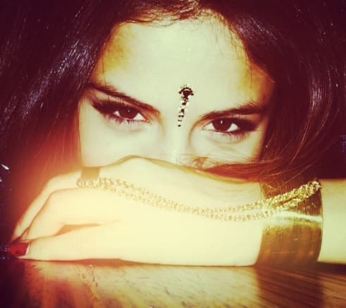 Esa polémica selfie surge después de que ella hablara abiertamente de su sexualidad.