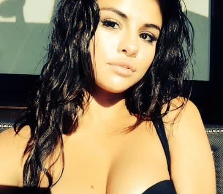 Del top 10 de Instagram, cinco de estas fotos son de la cuenta de Selena Gómez. La cantante es la persona con meas seguidores en esta red social, con más de 130 millones.