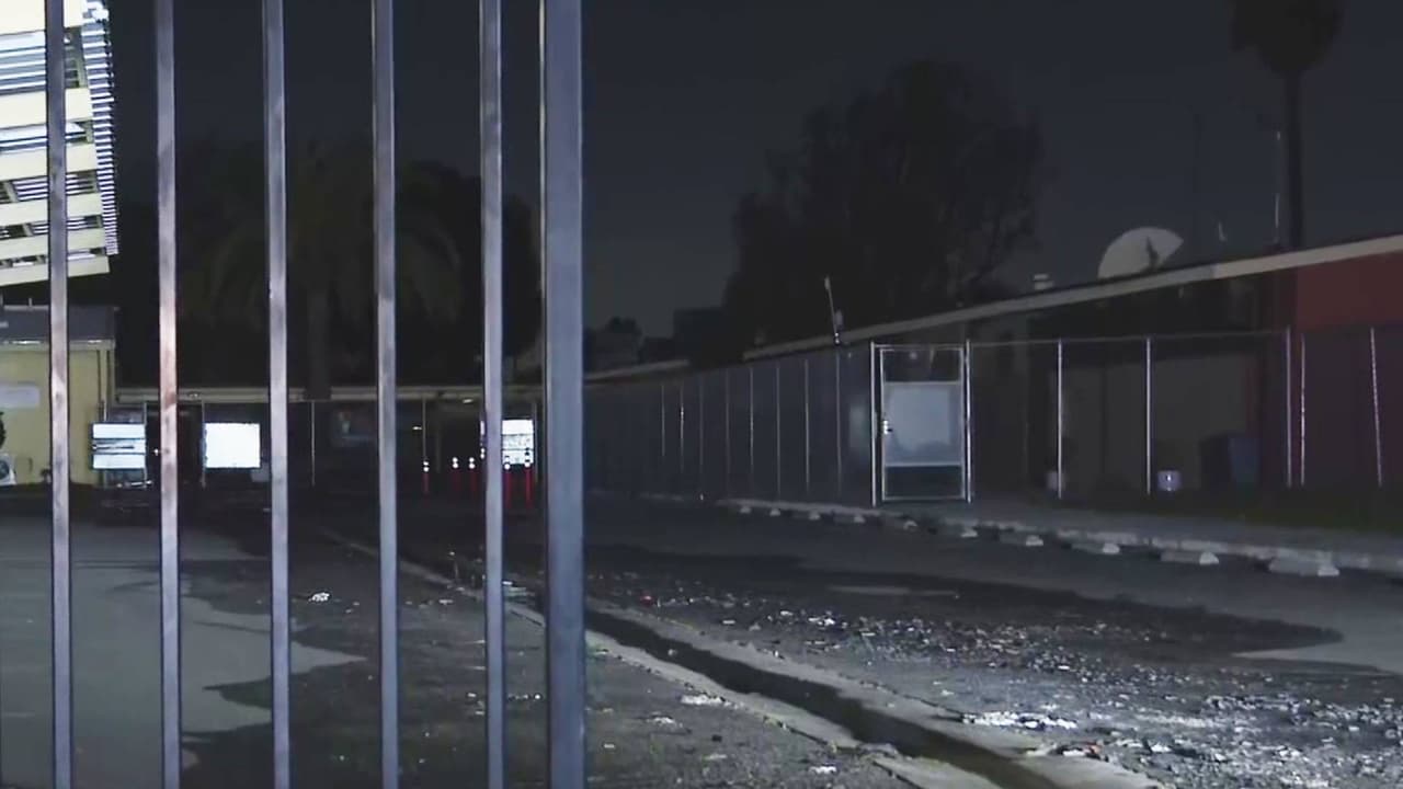 Cierran la preparatoria Manuel Domínguez tras un incendio: conoce dónde reclamar el desayuno para los niños