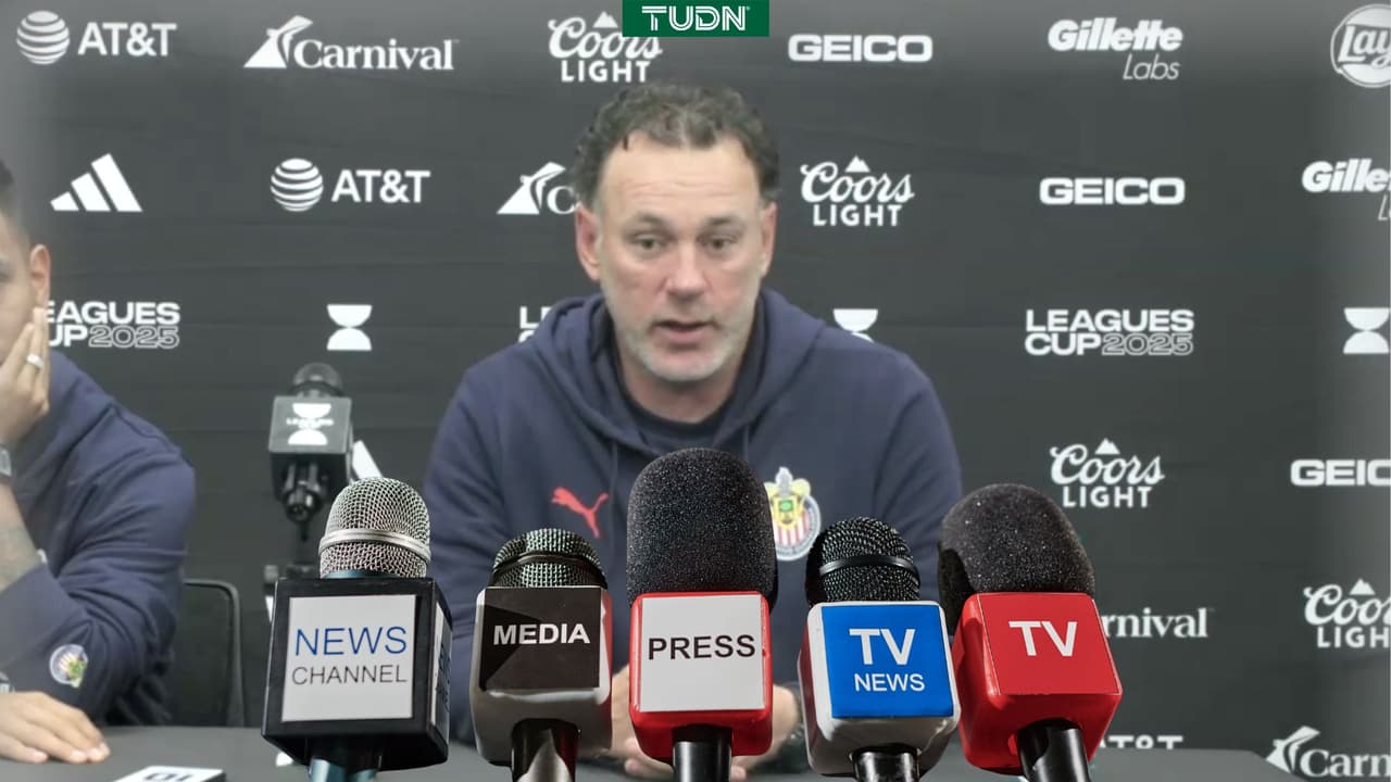 ¡Todo un caballero! Periodista se equivoca y Milito lo corrige