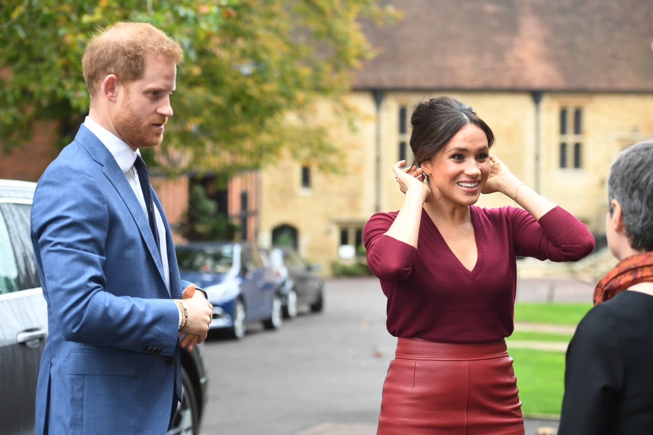 Y es que en el documental que se estrenó en octubre pasado, Meghan
<b><a href="https://www.univision.com/famosos/meghan-markle-revela-que-el-intenso-escrutinio-publico-le-ha-causado-problemas-para-ser-madre-video">confesó las dificultades</a></b> con las que ha tenido que lidiar desde que comenzó su relación con el príncipe Harry.
