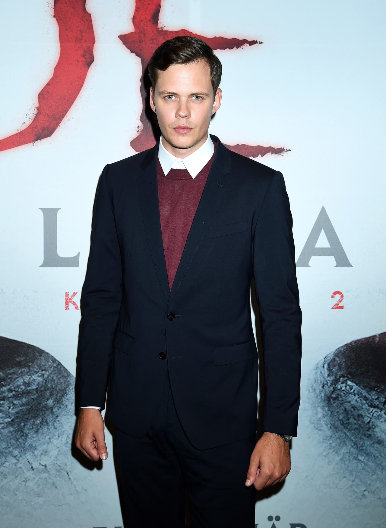 <b>Bill Skarsgård.</b>
<br>El actor, reconocido por su papel del payaso Pennywise en la película 'It', tiene una estatura 6.2 pies (1.92 m).