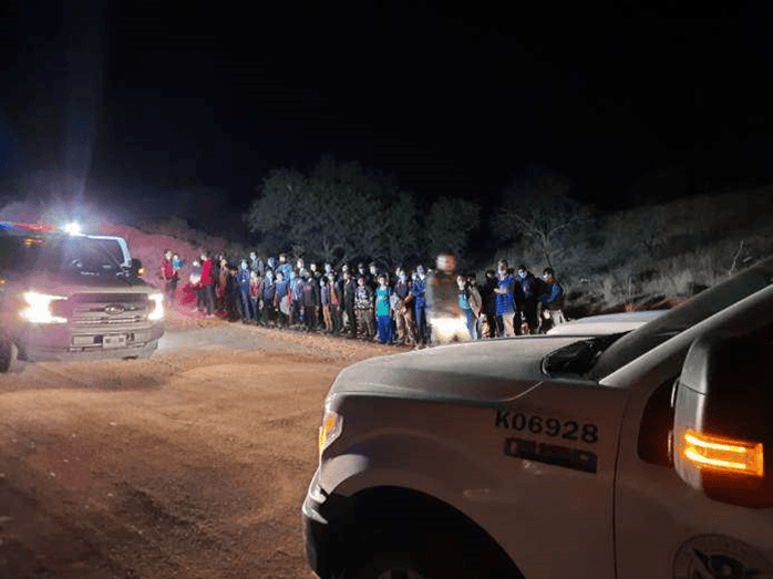 Junio 23- Más de 70 niños migrantes no acompañados se entregan en 24 horas. Este año fiscal, el sector de Tucson ha experimentado un aumento aproximado del 160% en las detenciones de niños migrantes no acompañados.