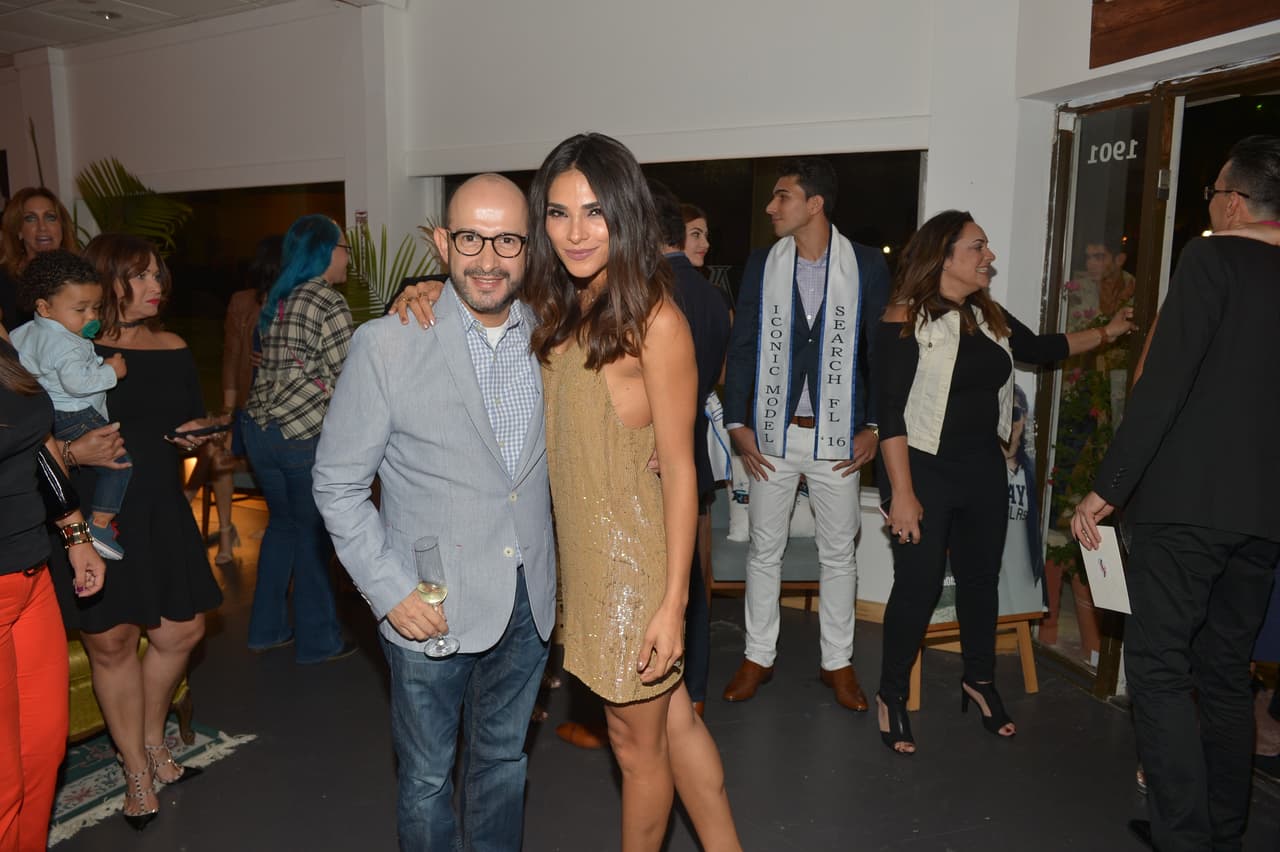 Hace unos días había hablado de un proyecto muy especial y finalmente pudo presentar a #AleLaDeTijuana frente a un grupo de amigos y colegas. Los presentes disfrutaron de la webserie entre risas y lágrimas. 
<a href="http://www.univision.com/shows/la-banda/aleladetijuana-revela-como-cruzo-la-frontera-video" target="_blank"><b>Aquí puedes ver el primer capítulo</b></a>.