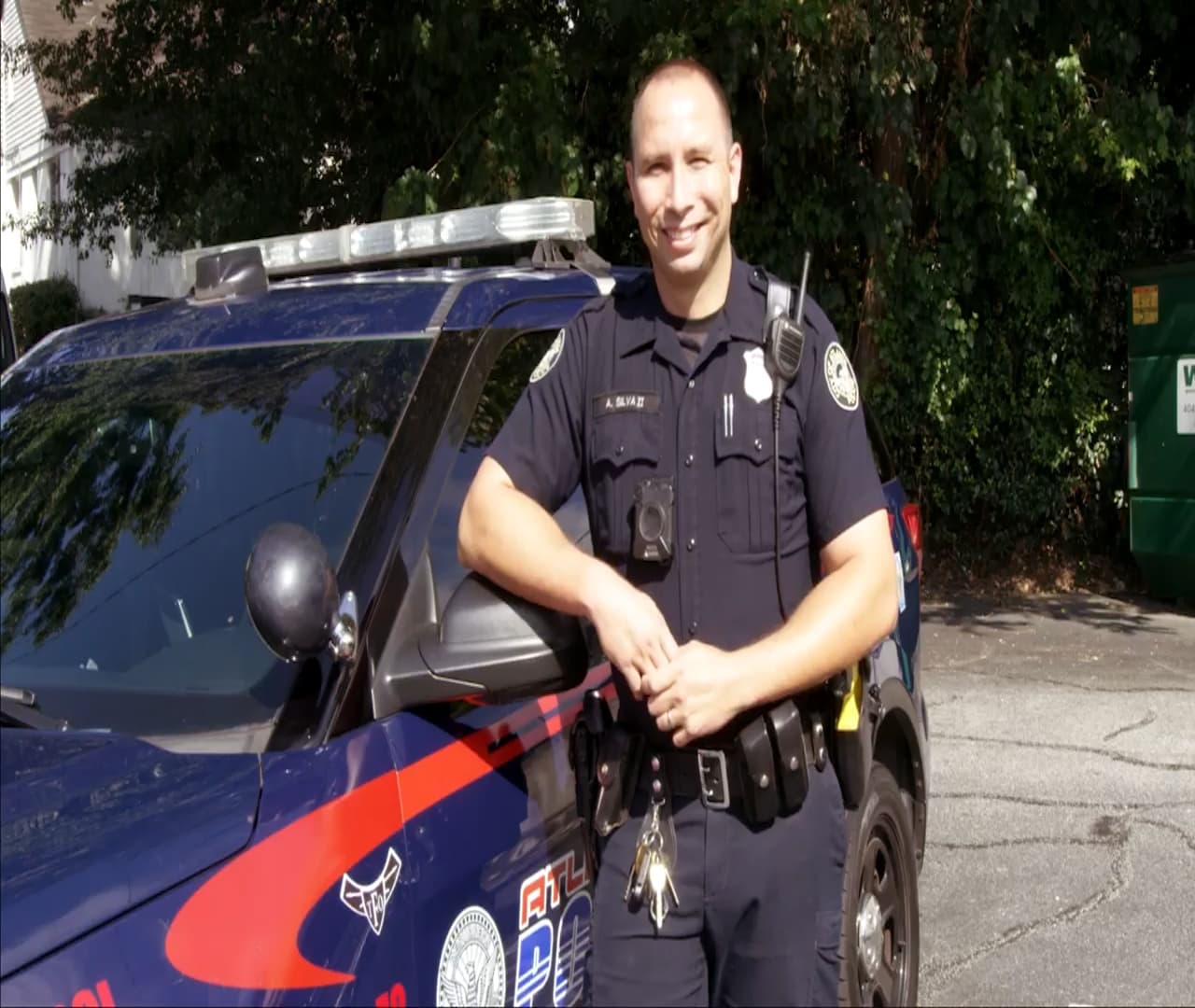 "Estos son solo unos pocos ejemplos de la dedicación del oficial Silva en su trabajo", agregó el Departamento. "Le agradecemos por poner un ejemplo para todos los oficiales de policía de Atlanta".