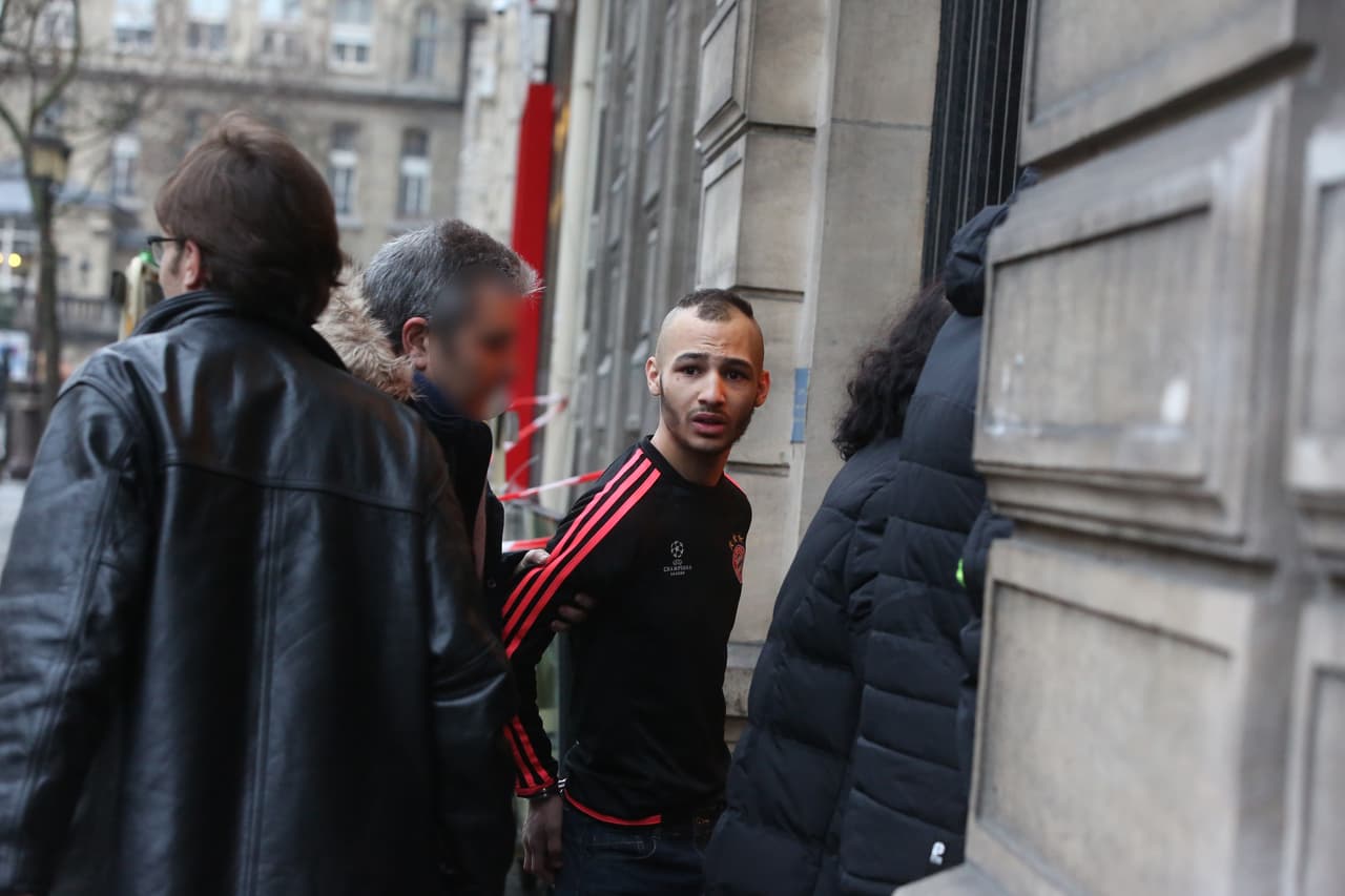 10: los millones de dólares que cinco hombres (el de la fotografía es uno de los sospechosos, capturado en abril de 2017) le robaron en joyas en octubre de 2016 en París.