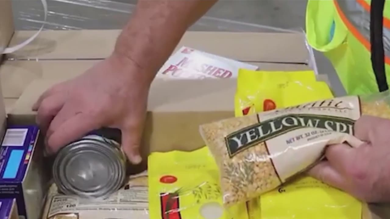 "No alcanza el dinero":  aumenta precio de canasta básica y expertos aseguran que  una de las causas es los estímulos económicos del Gobierno.