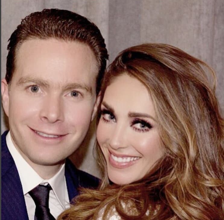 Decide seguir con su carrera de cantante y lanza su más reciente tema musical con la colaboración de Wisin.