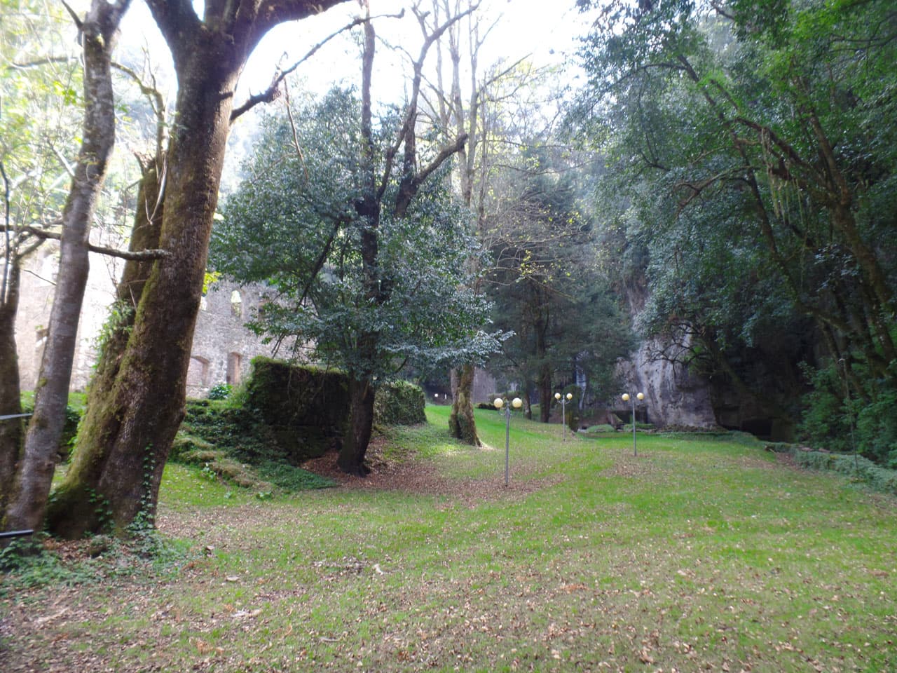 Cristina caminó por el bosque para llegar al 'Gran Hotel'.