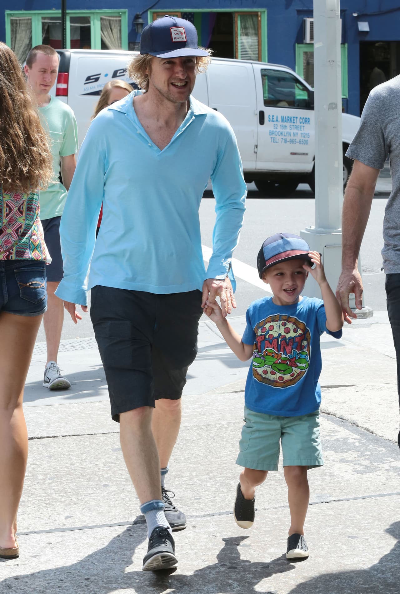 Owen Wilson salió coordinadito con su adorable hijo Robert.