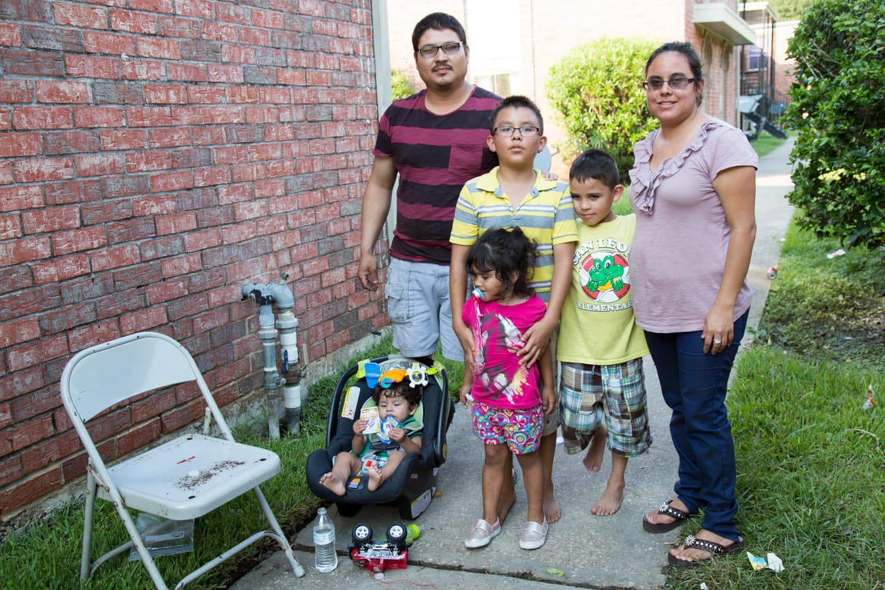 El agua lo destruyó todo: relato de los evacuados por Harvey que ahora son desplazados