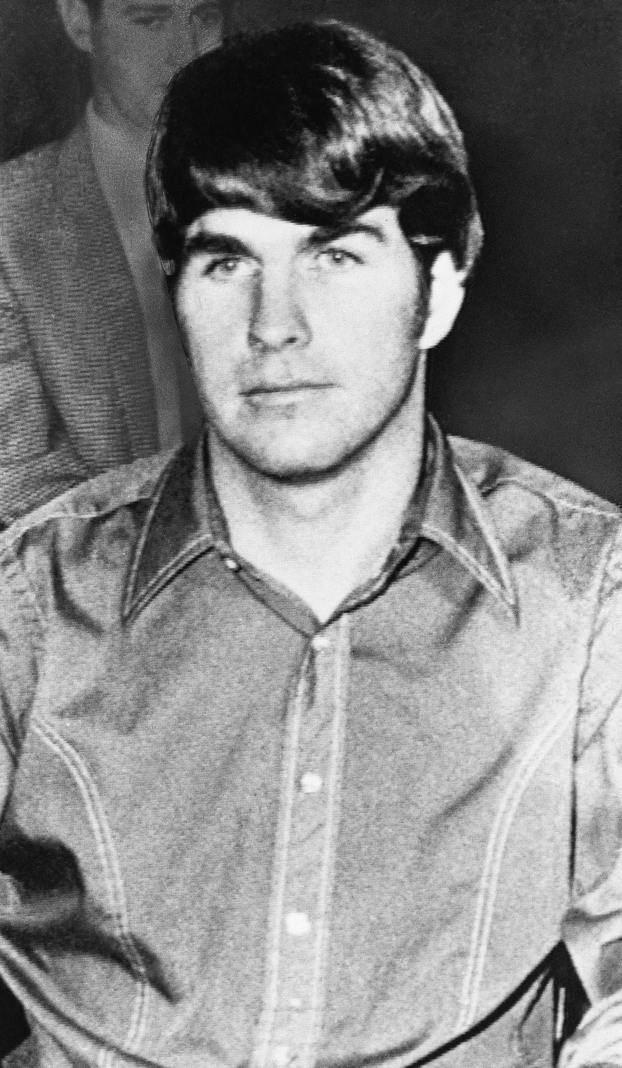 Charles Tex Watson, otro de los acusados por el asesinato de la actriz Sharon Tate y sus amigos durante una audiencia de extradición en Texas para poder ser juzgado en una corte de California.