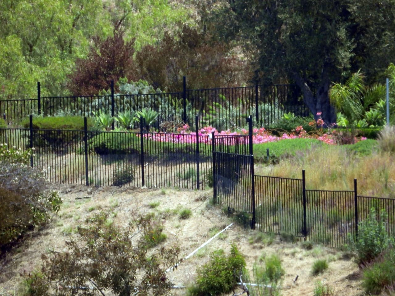 Cuenta con 
<b>ocho dormitorios </b>y 12 baños. 
<br>