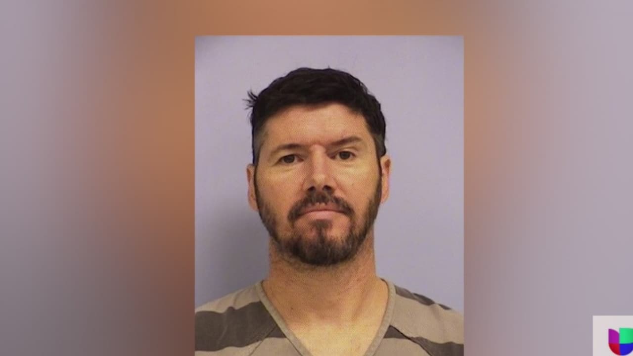 Acusan a hombre de pornografía infantil tras descubrir que escondió una cámara en la casa de un vecino 