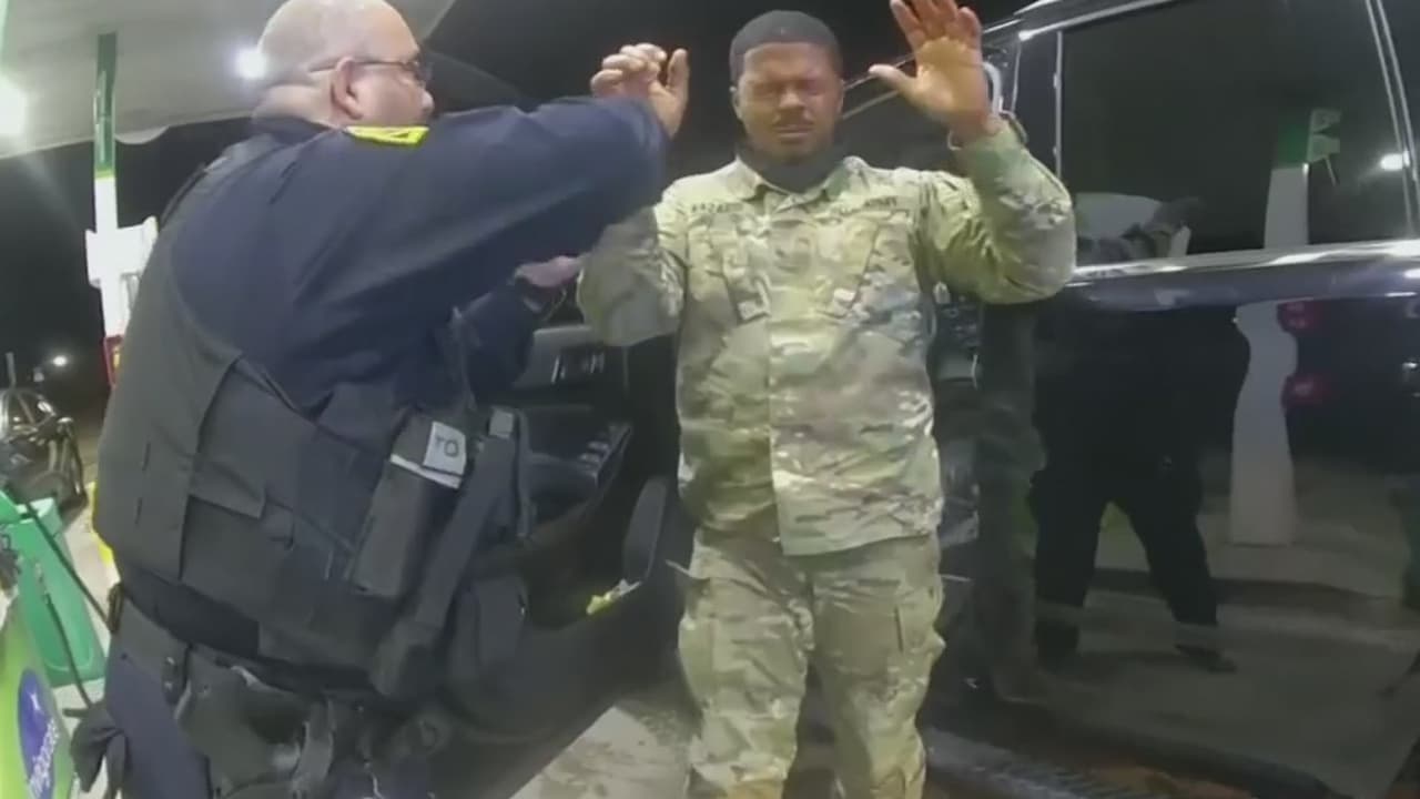 Gobernador de Virginia pide investigar incidente en el que policías rociaron a un militar hispano con gas pimienta