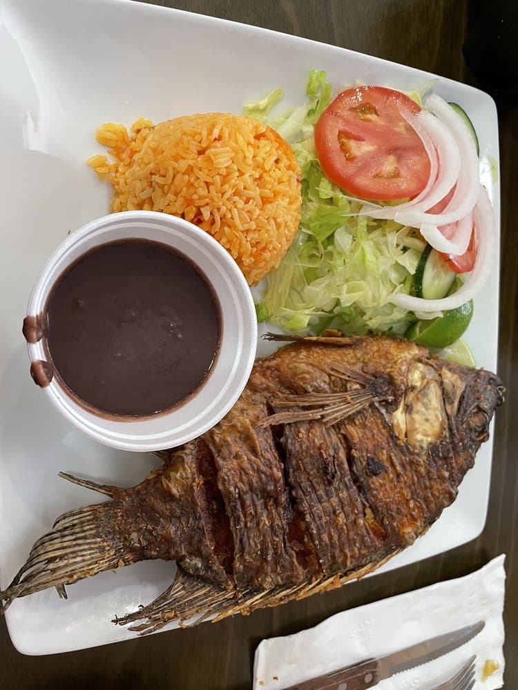 <b>Guatemalan Kitchen</b>
<br>Dirección: 217 Bridge St Phoenixville, PA 19460
<br>Teléfono: (484) 924-9069
<br>Sitio web: 
<a href="https://www.guatemalankitchenpa.com/">https://www.guatemalankitchenpa.com/</a> 
<br>
<a href="https://www.yelp.com/map/guatemalan-kitchen-phoenixville">Cómo llegar</a>
<br>
<br>Restaurante que ofrece auténtica comida guatemalteca, según su website.