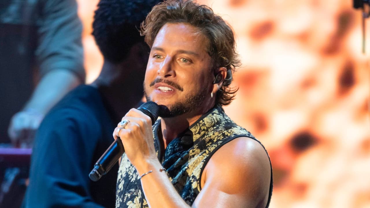 Manuel Carrasco marca su primera actuación en Premios Juventud con 'Oh Si Pudiera' y 'Buchito'