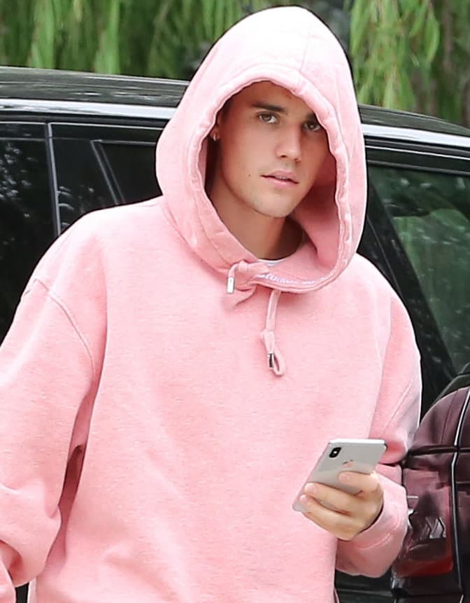 Sin embargo, en un viaje que hizo con Justin Bieber a Canadá, 
<b>él la presentó como su esposa</b>.